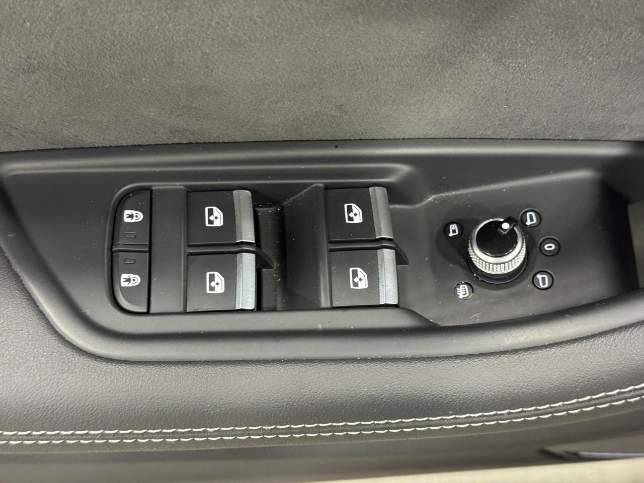 Audi S5 Sportback Vehicle Full-screen Gallery Image 25