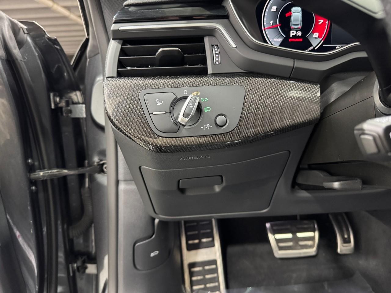 Audi S5 Sportback Vehicle Full-screen Gallery Image 31