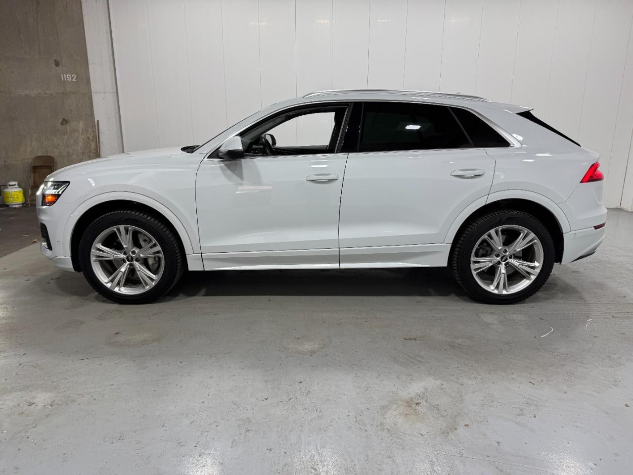 Audi Q8 Vehicle Full-screen Gallery Image 2