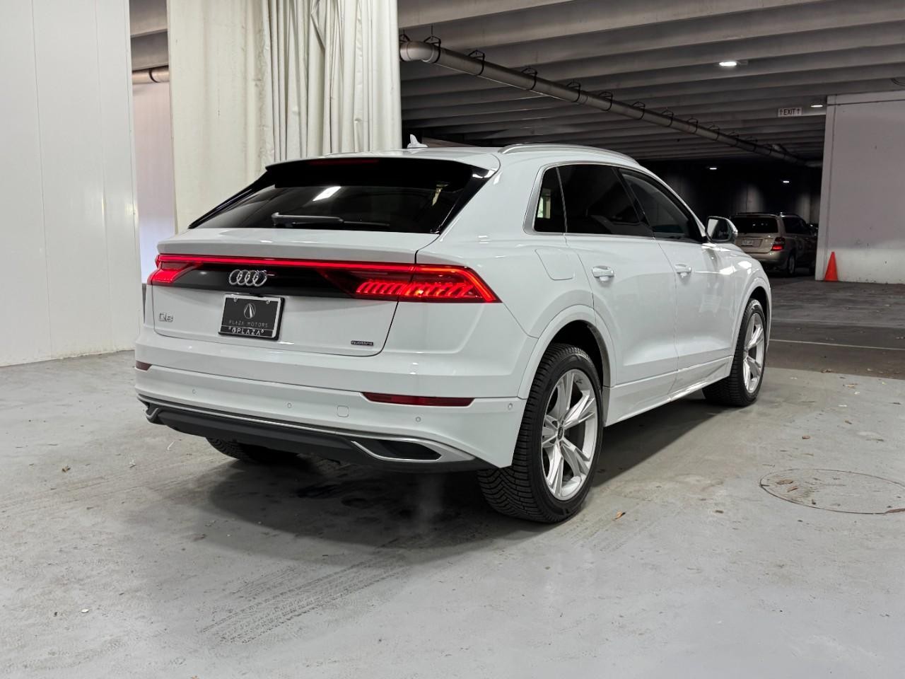 Audi Q8 Vehicle Full-screen Gallery Image 4