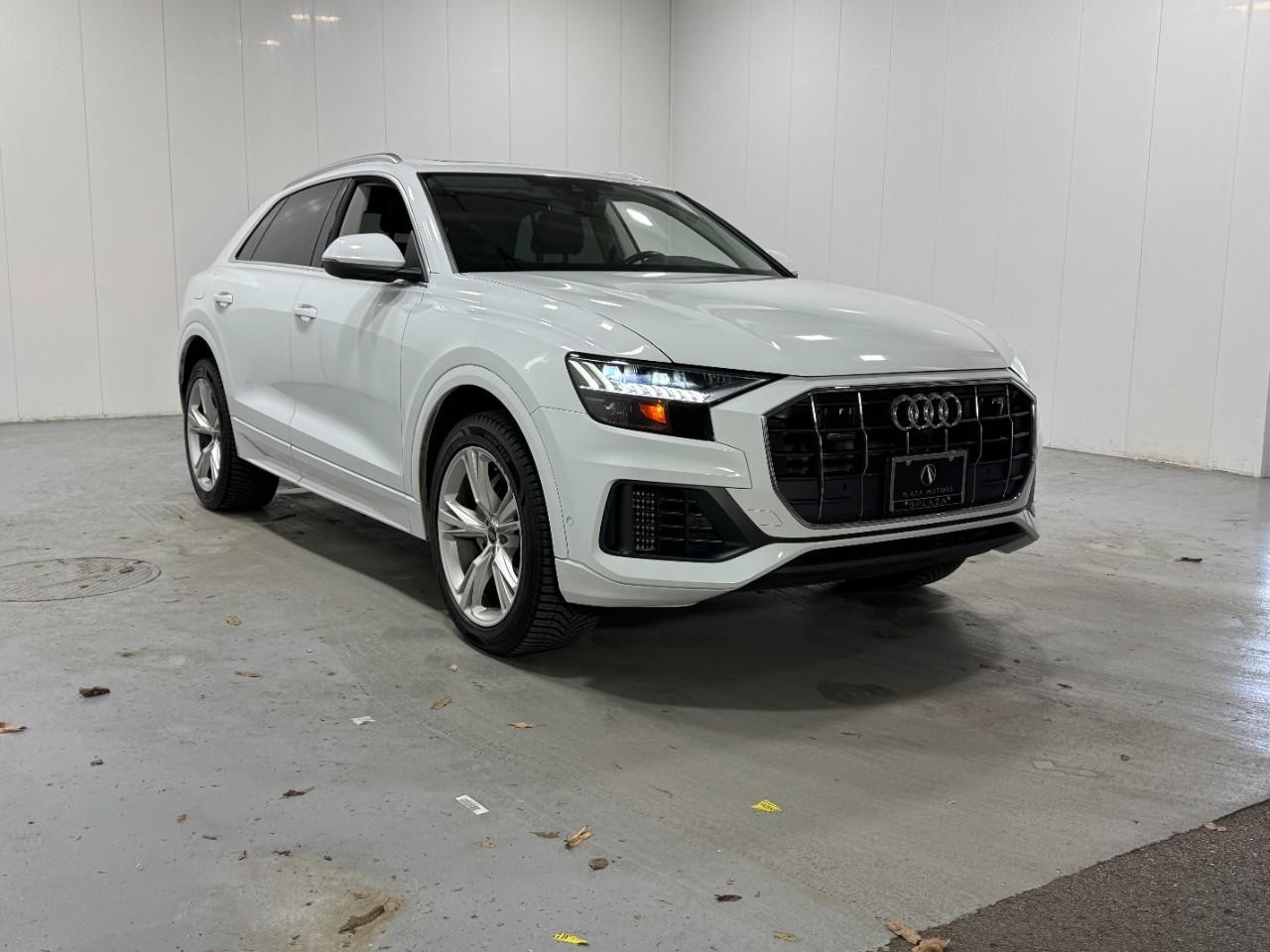 Audi Q8 Vehicle Full-screen Gallery Image 6