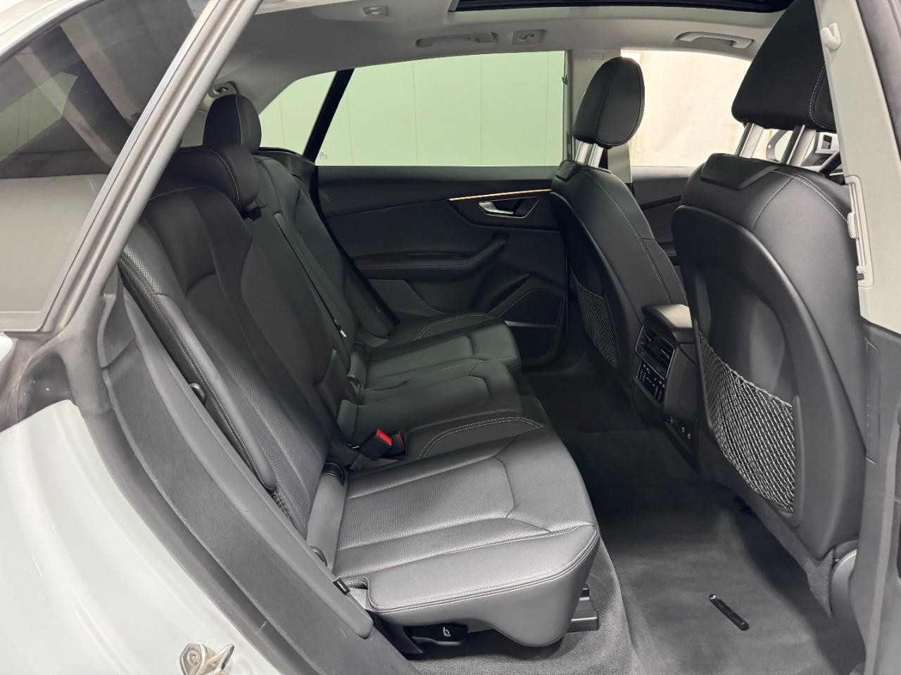 Audi Q8 Vehicle Full-screen Gallery Image 10