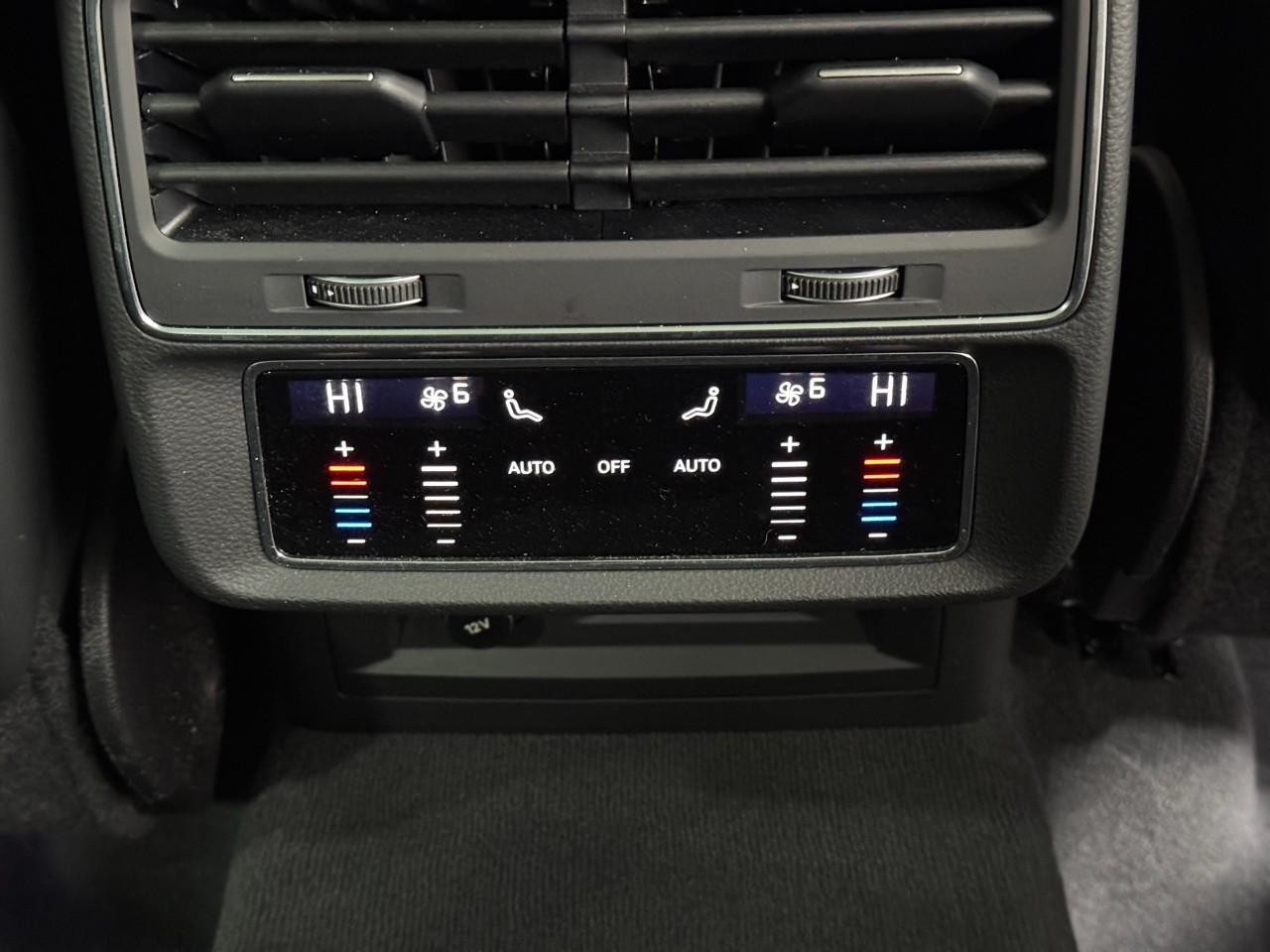 Audi Q8 Vehicle Full-screen Gallery Image 11