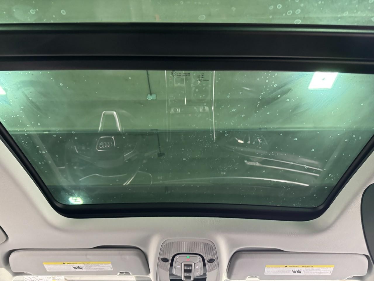 Audi Q8 Vehicle Full-screen Gallery Image 12