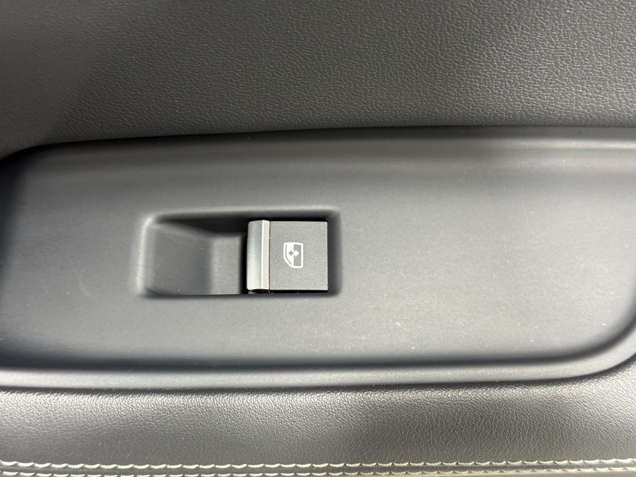 Audi Q8 Vehicle Full-screen Gallery Image 23