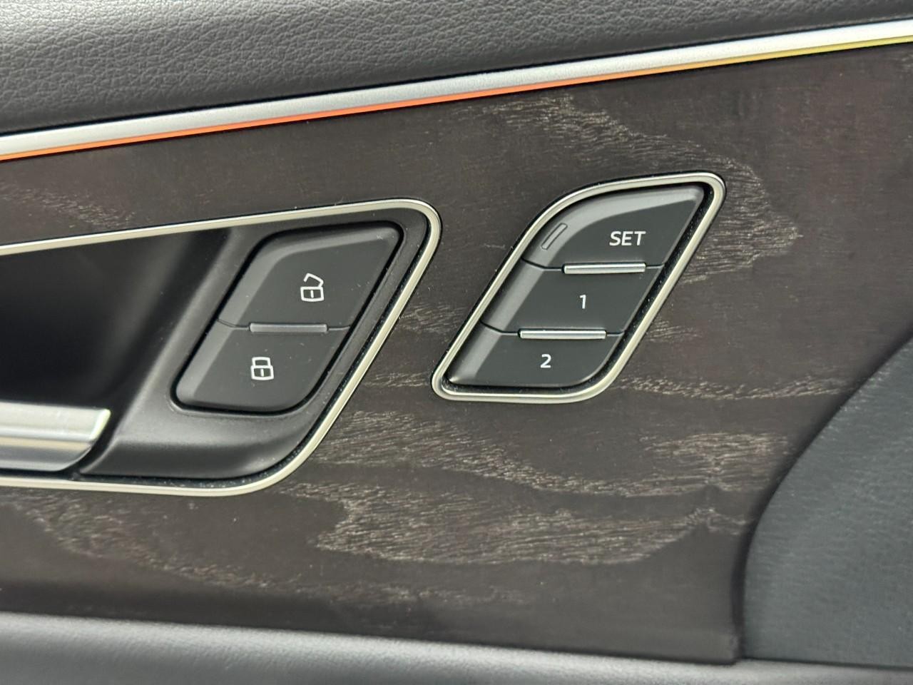 Audi Q8 Vehicle Full-screen Gallery Image 24