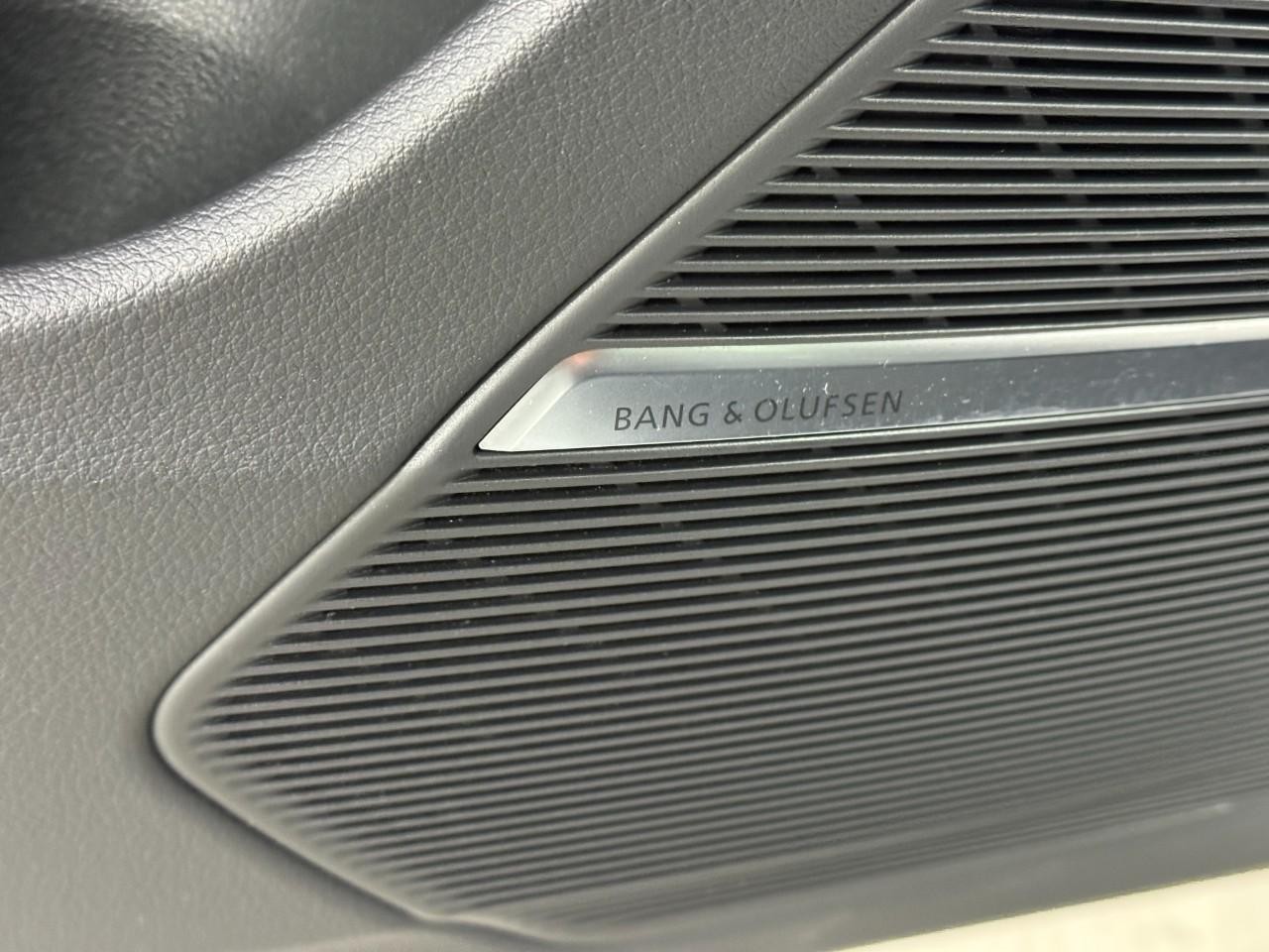 Audi Q8 Vehicle Full-screen Gallery Image 27