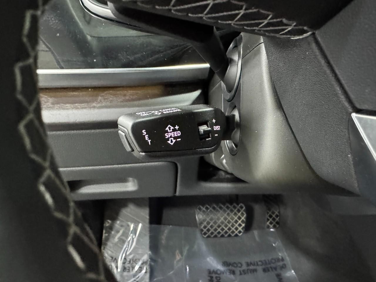 Audi Q8 Vehicle Full-screen Gallery Image 32