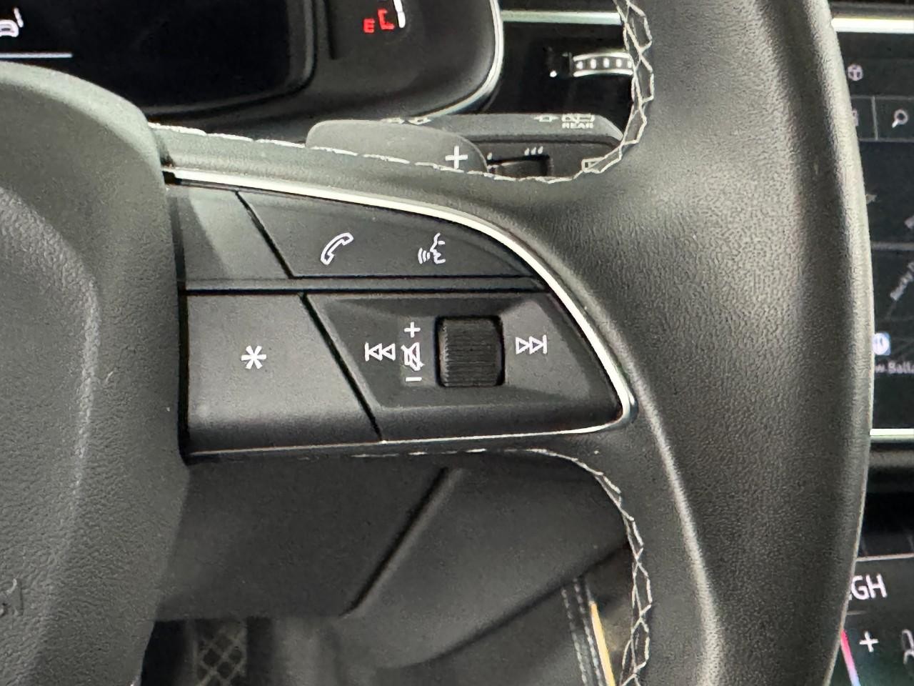 Audi Q8 Vehicle Full-screen Gallery Image 34