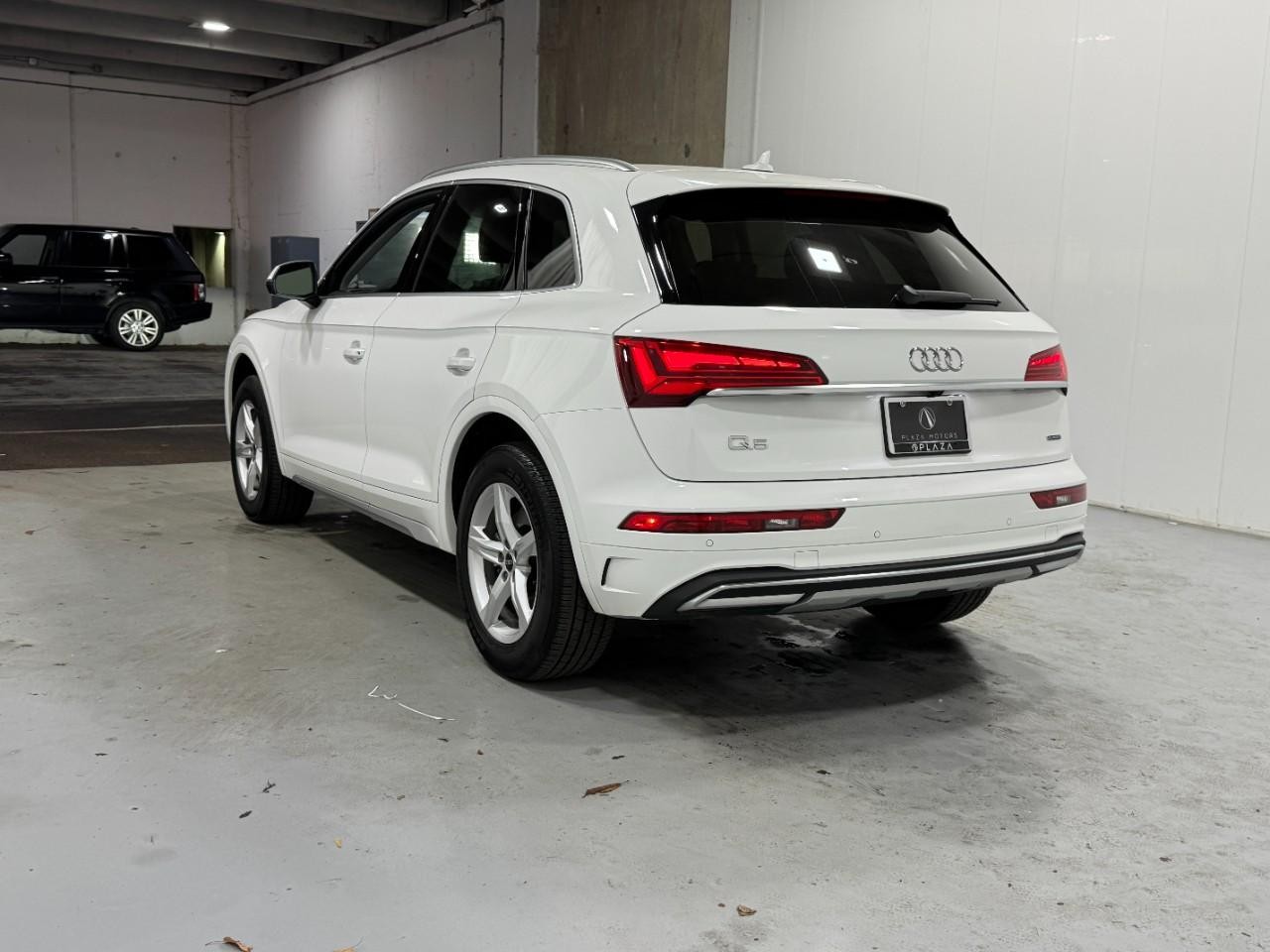 Audi Q5 Vehicle Full-screen Gallery Image 3
