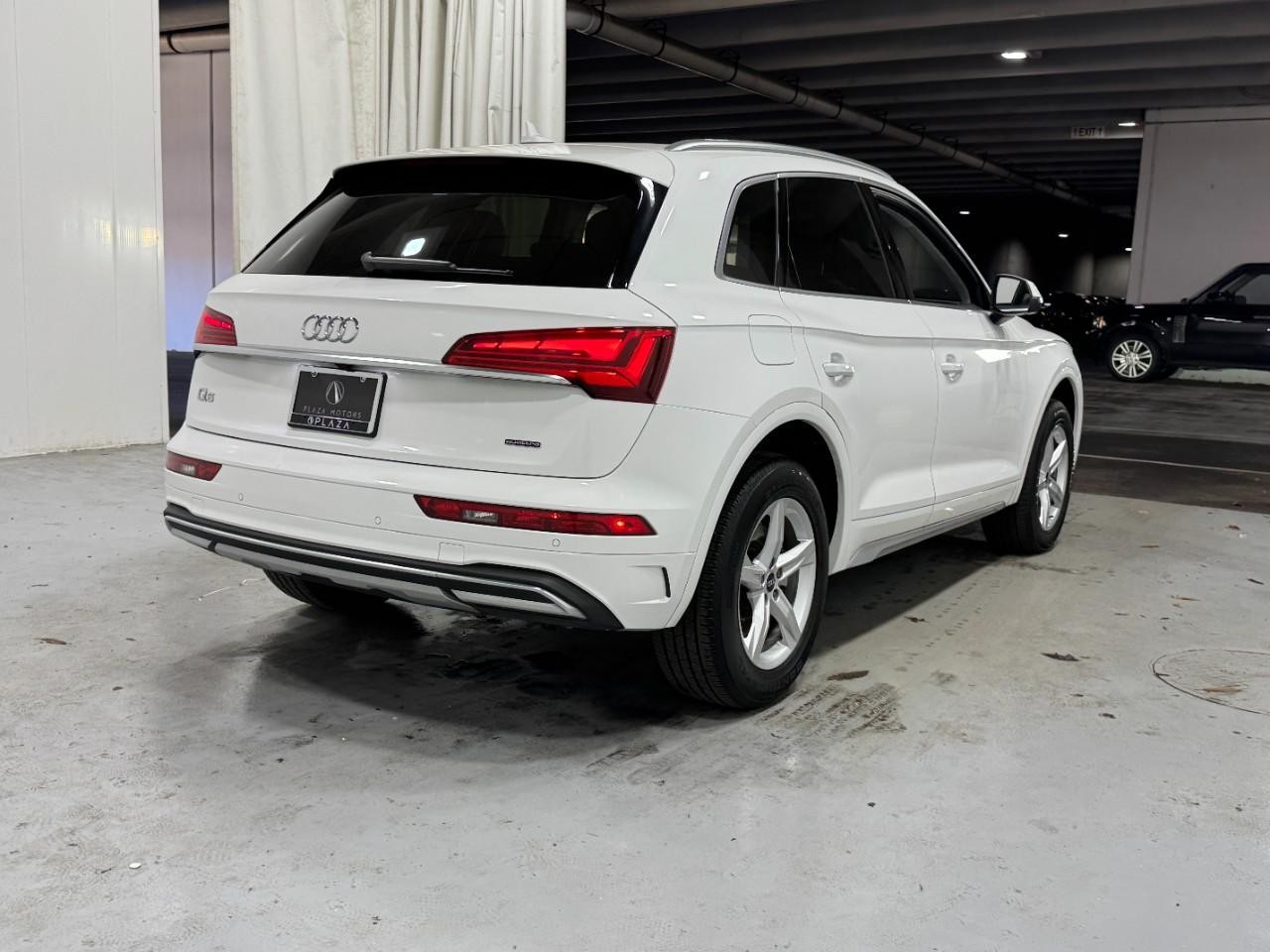 Audi Q5 Vehicle Full-screen Gallery Image 4