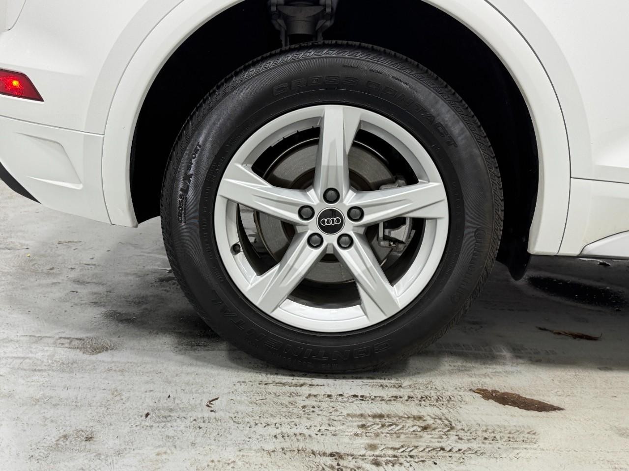 Audi Q5 Vehicle Full-screen Gallery Image 5