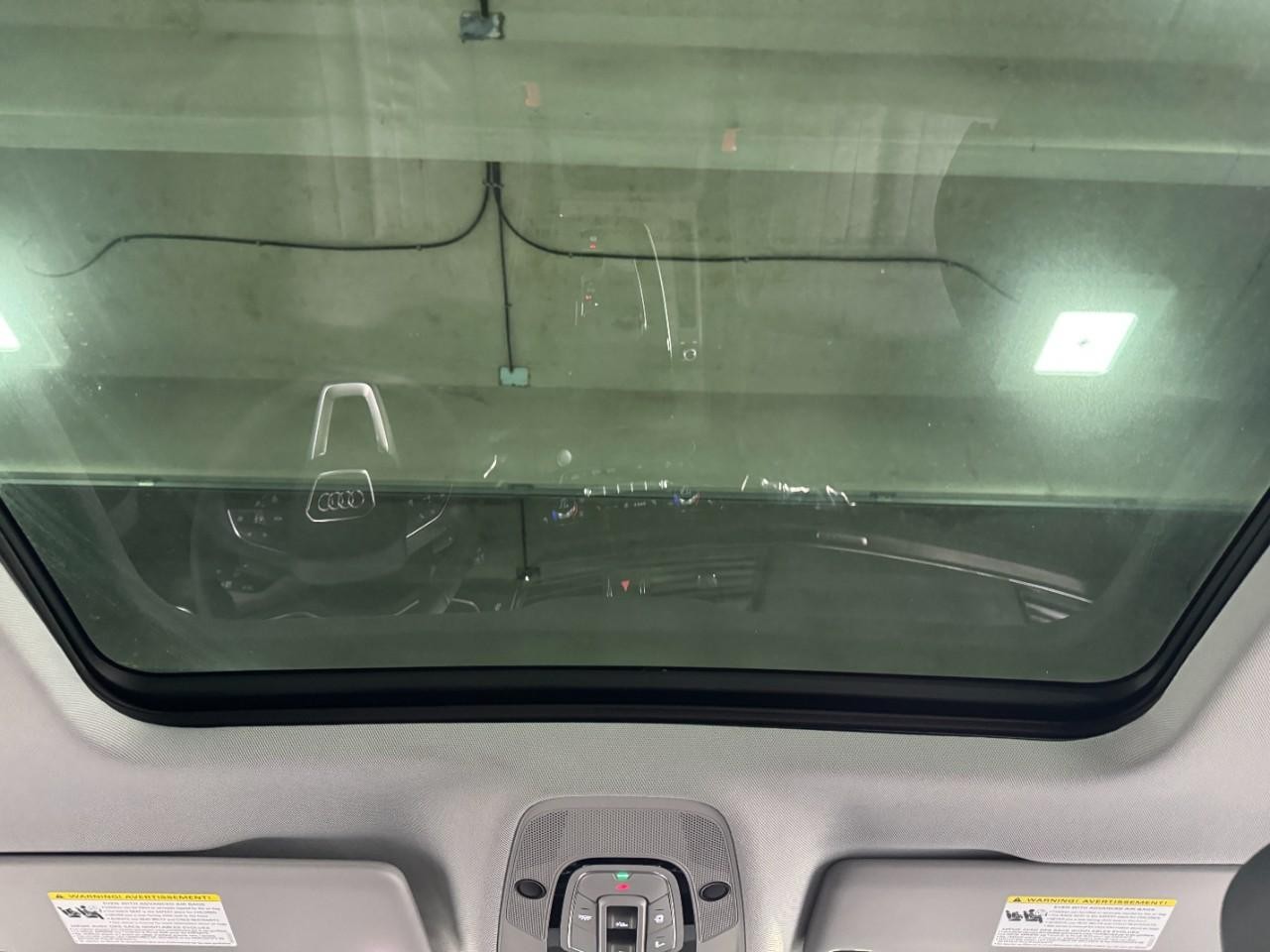 Audi Q5 Vehicle Full-screen Gallery Image 12