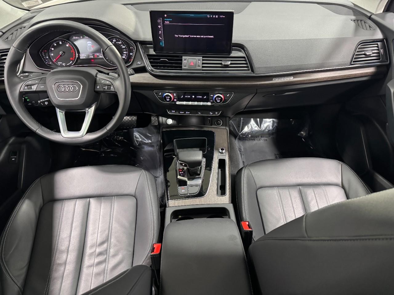 Audi Q5 Vehicle Full-screen Gallery Image 13