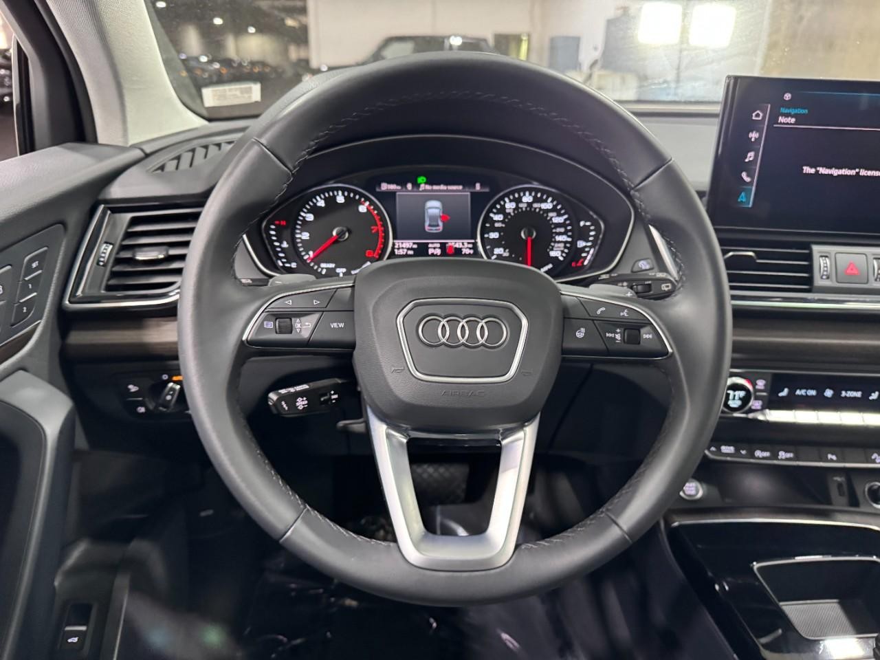 Audi Q5 Vehicle Full-screen Gallery Image 14