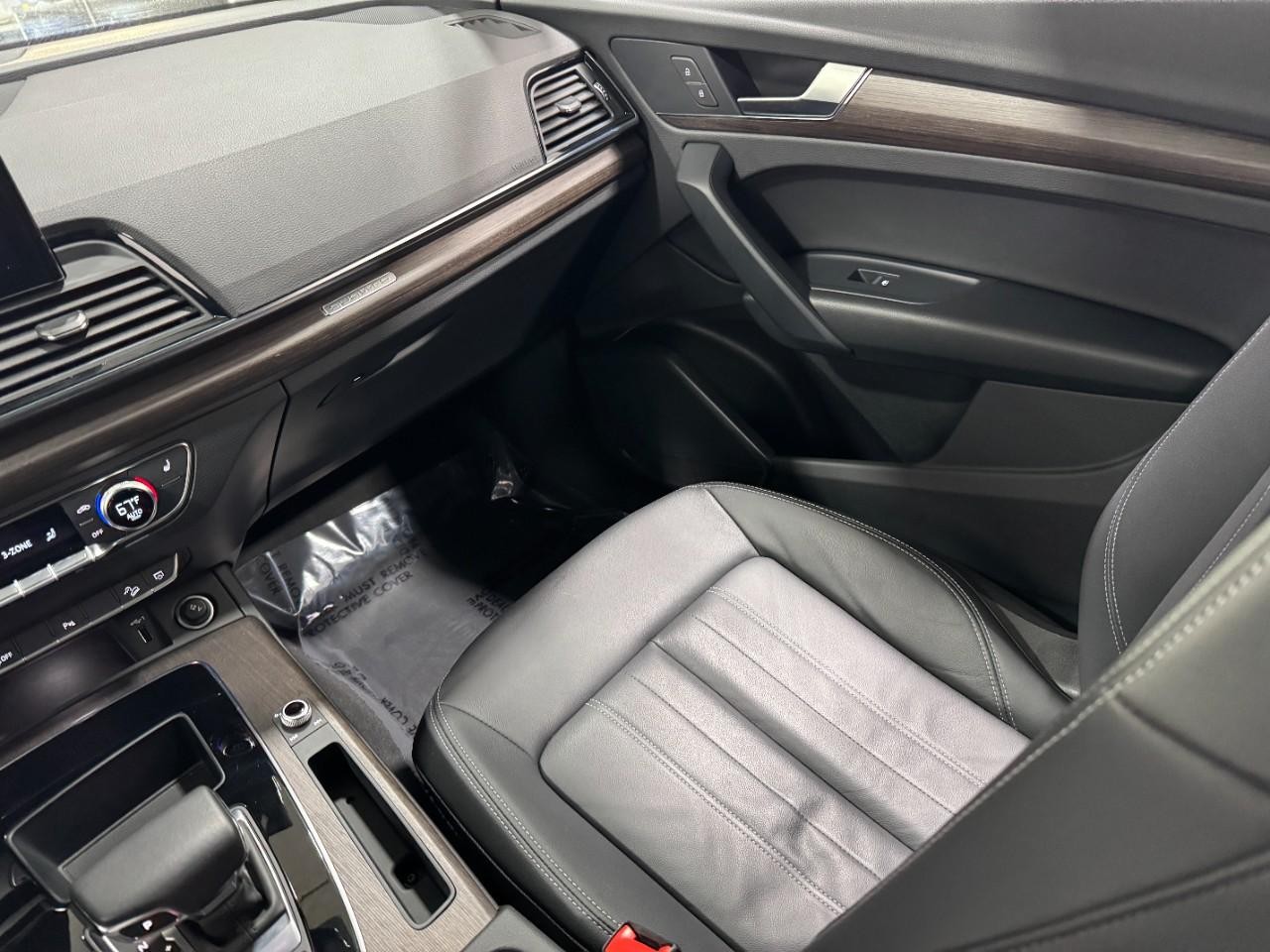 Audi Q5 Vehicle Full-screen Gallery Image 18