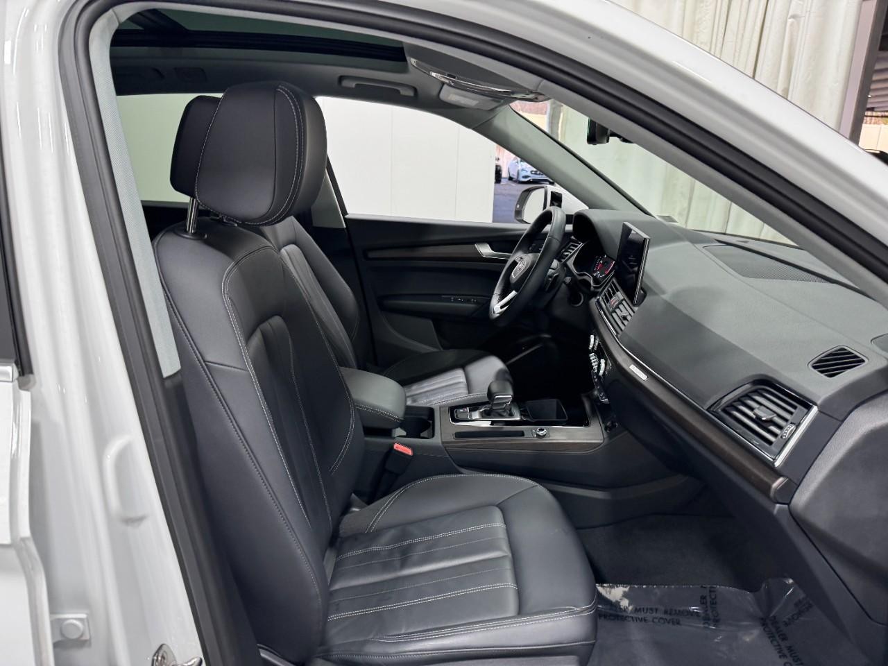 Audi Q5 Vehicle Full-screen Gallery Image 19