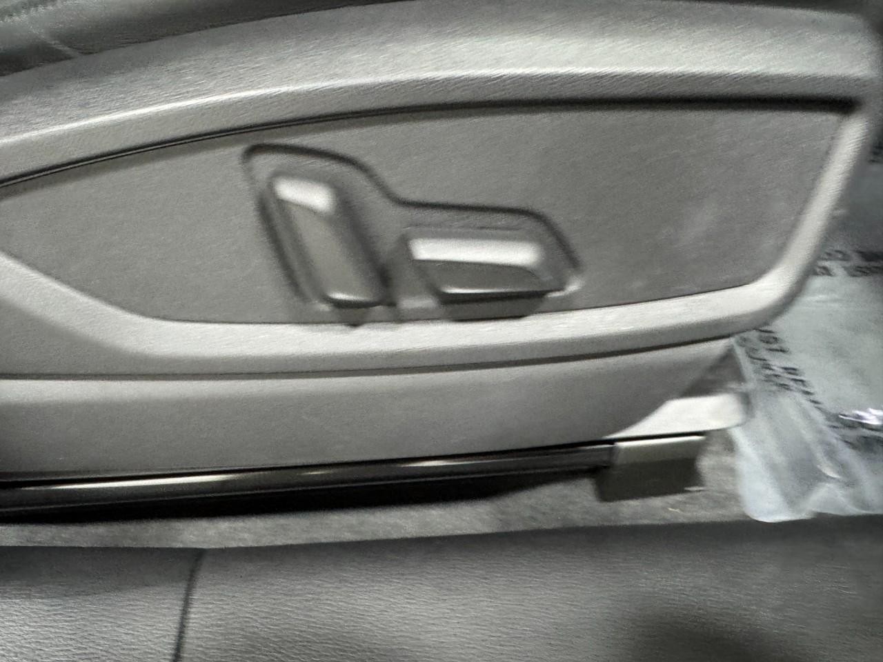 Audi Q5 Vehicle Full-screen Gallery Image 21