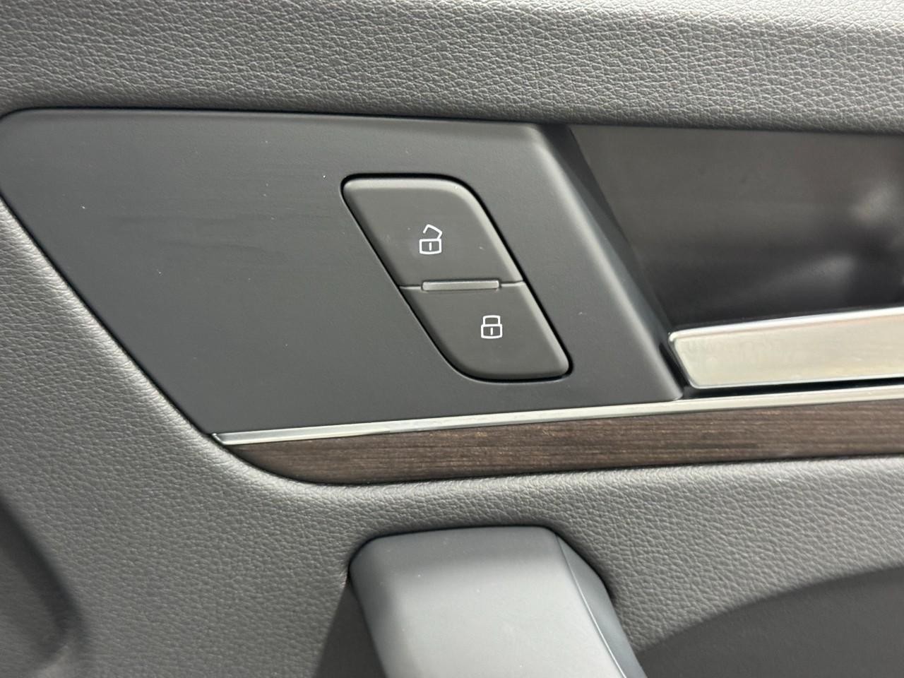 Audi Q5 Vehicle Full-screen Gallery Image 22