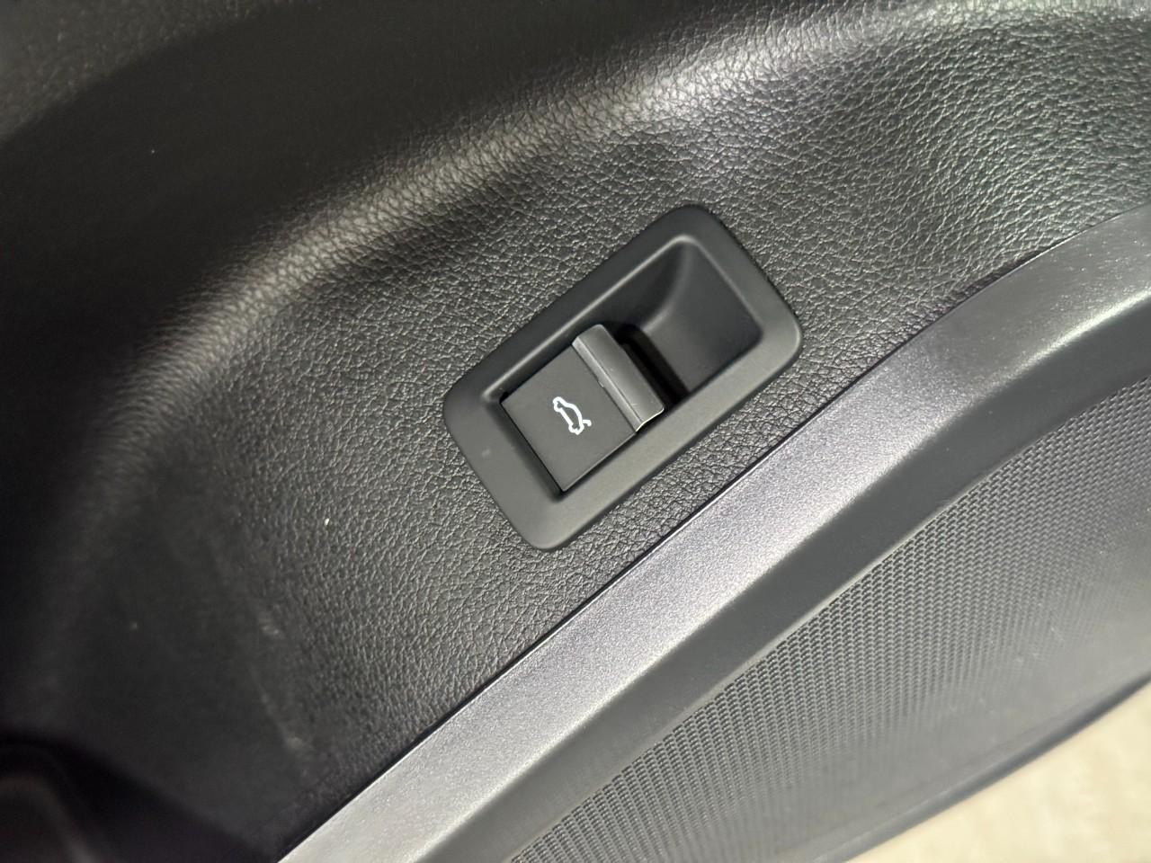 Audi Q5 Vehicle Full-screen Gallery Image 26