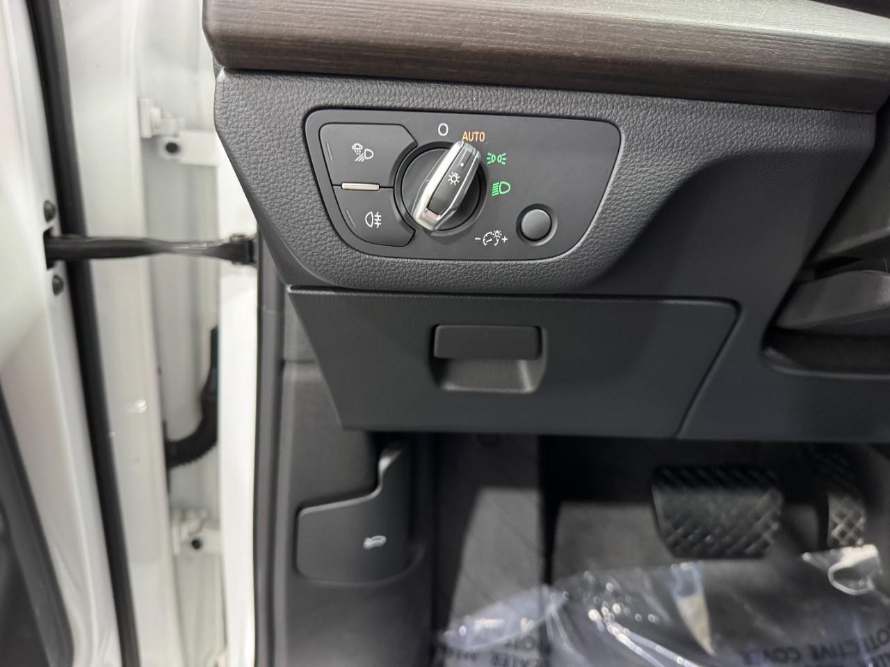 Audi Q5 Vehicle Full-screen Gallery Image 30