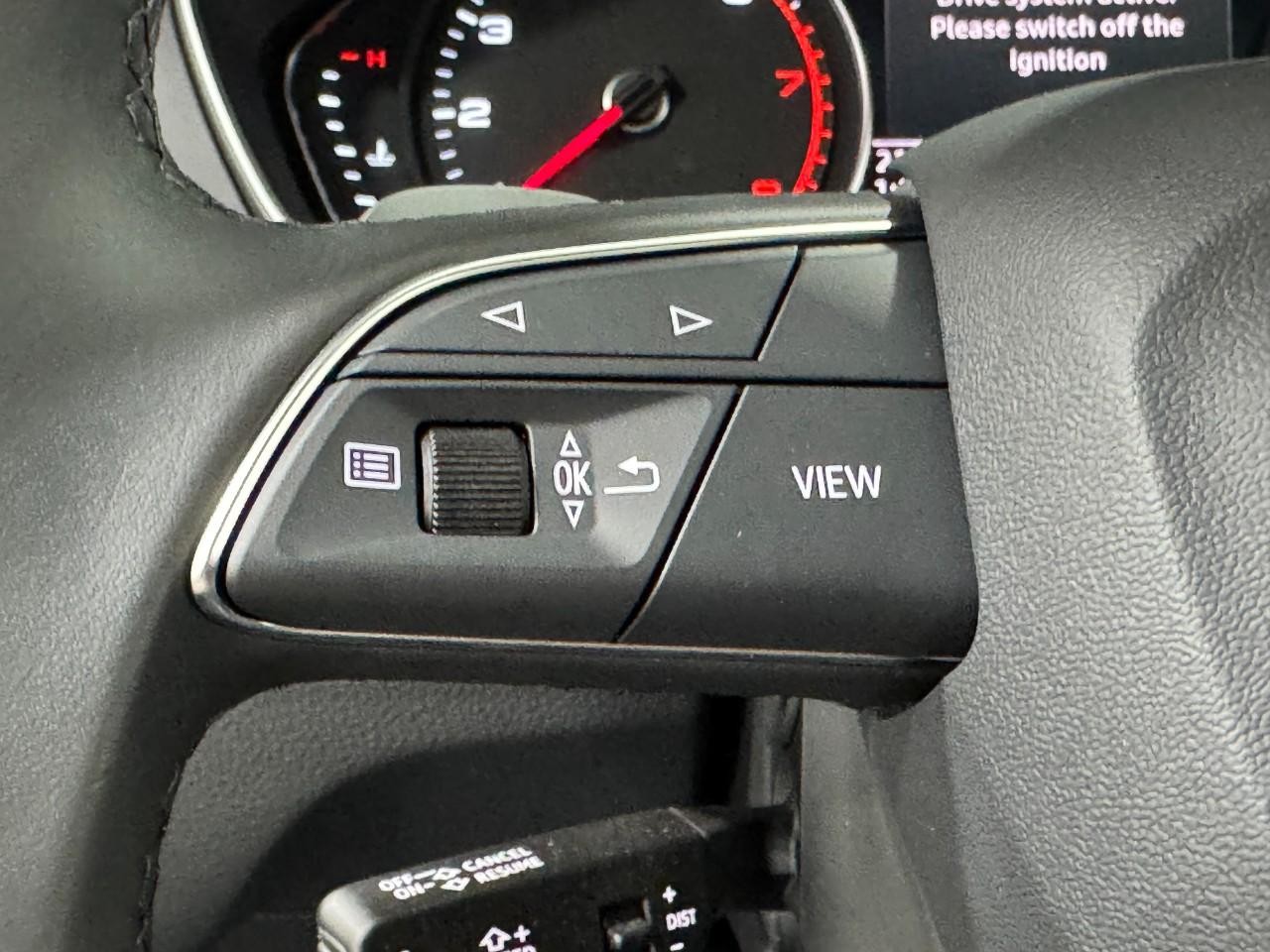 Audi Q5 Vehicle Full-screen Gallery Image 32