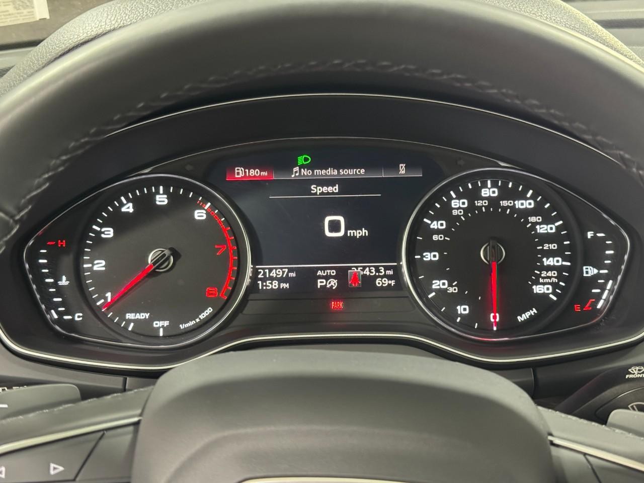 Audi Q5 Vehicle Full-screen Gallery Image 34