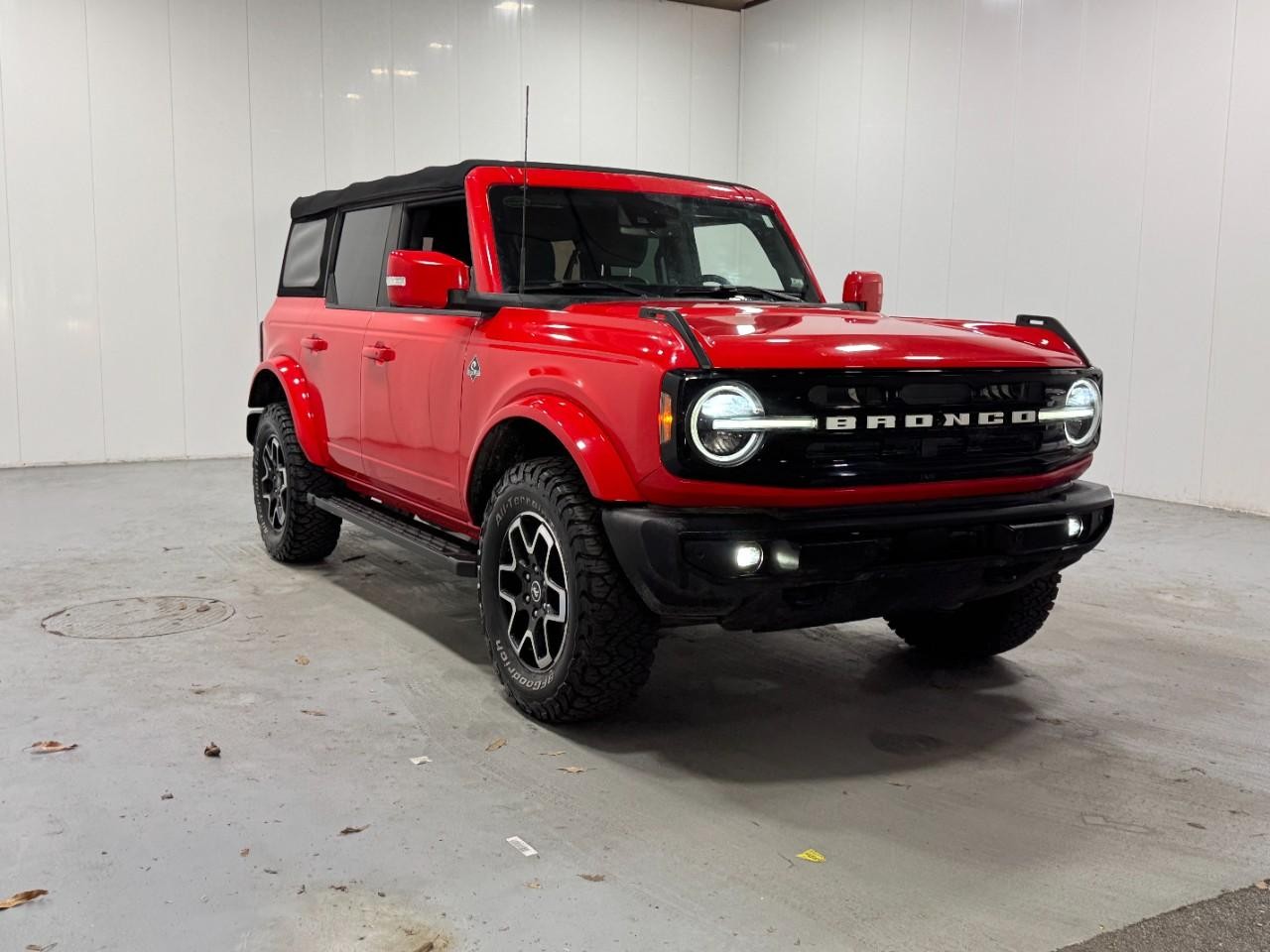 Ford Bronco Vehicle Full-screen Gallery Image 6