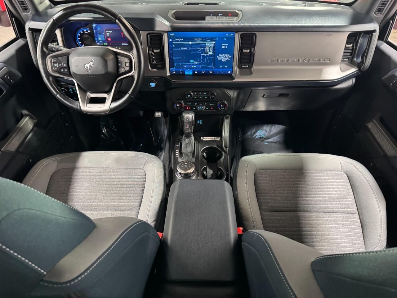 Ford Bronco Vehicle Full-screen Gallery Image 11