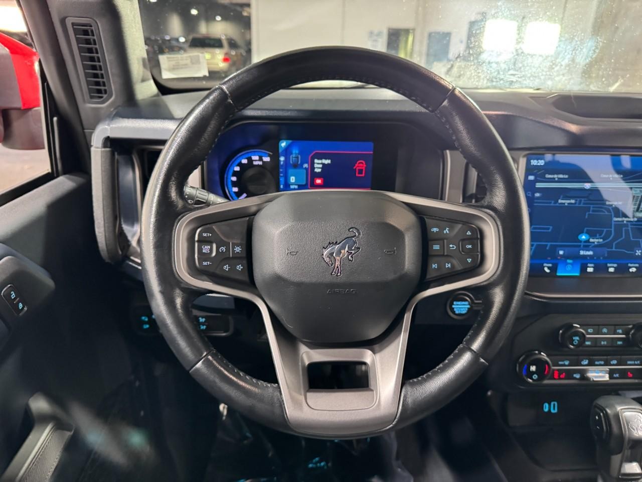 Ford Bronco Vehicle Full-screen Gallery Image 12