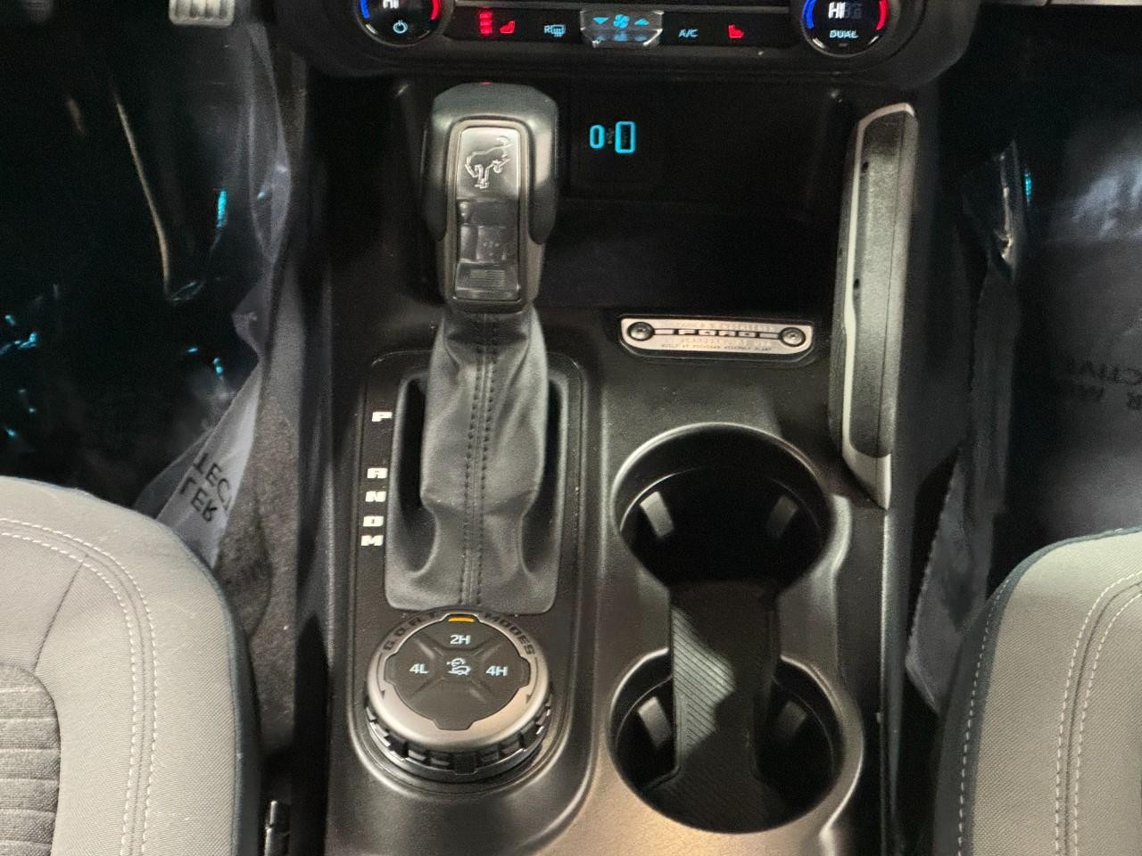 Ford Bronco Vehicle Full-screen Gallery Image 15