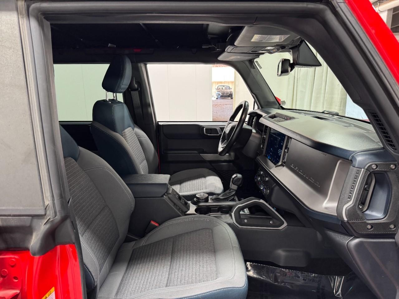 Ford Bronco Vehicle Full-screen Gallery Image 17