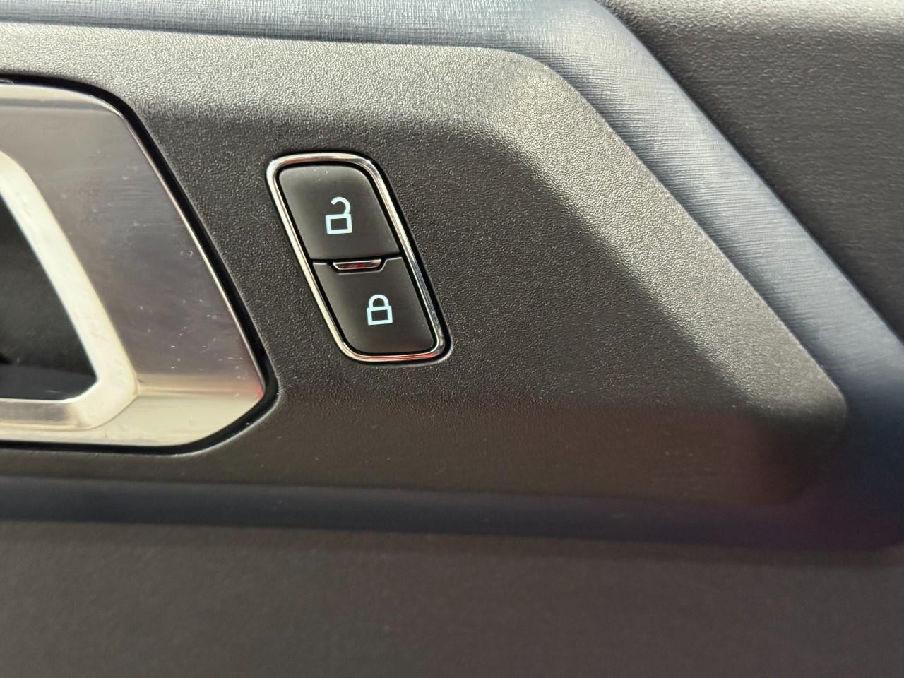 Ford Bronco Vehicle Full-screen Gallery Image 22