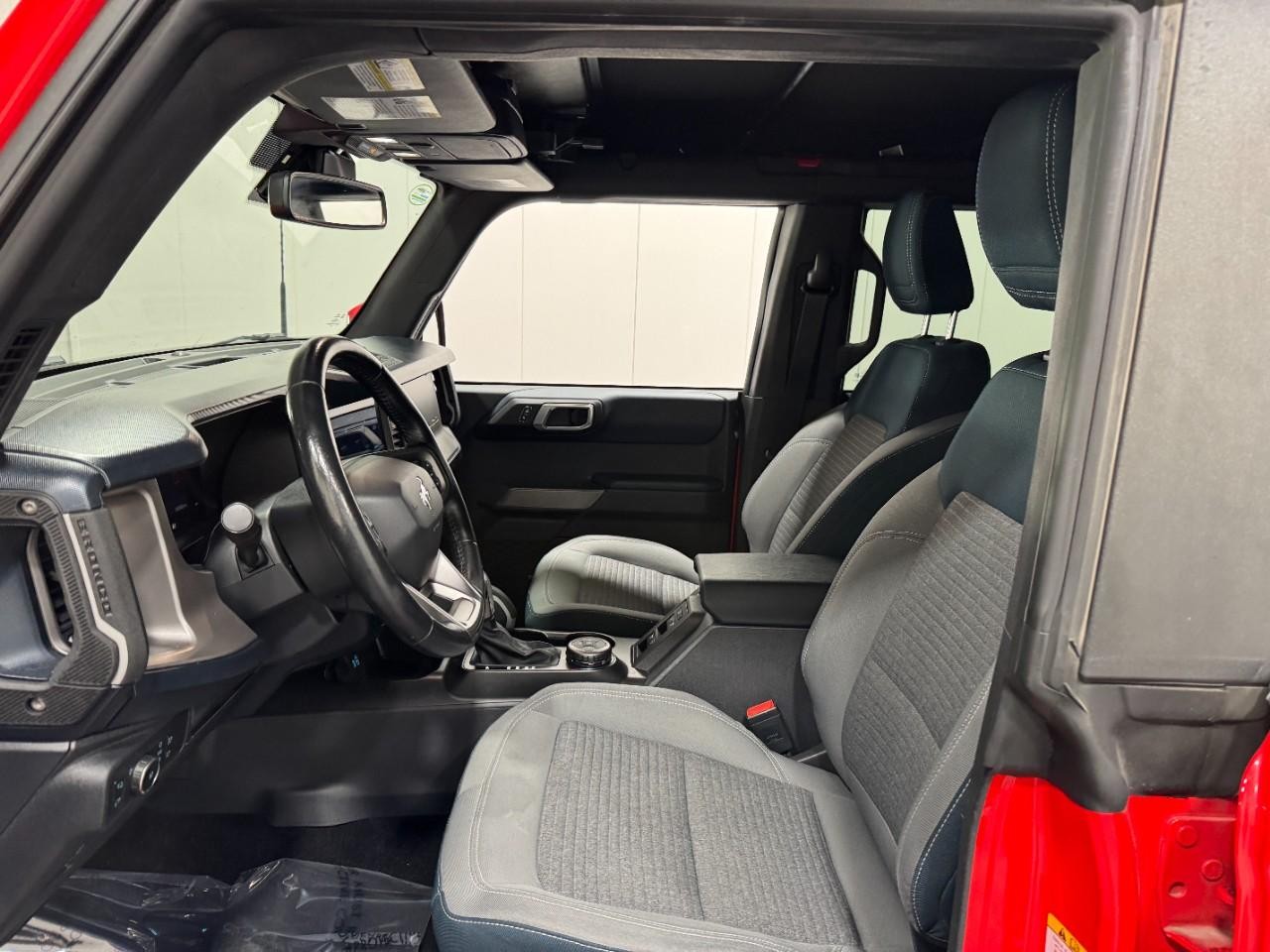 Ford Bronco Vehicle Full-screen Gallery Image 24