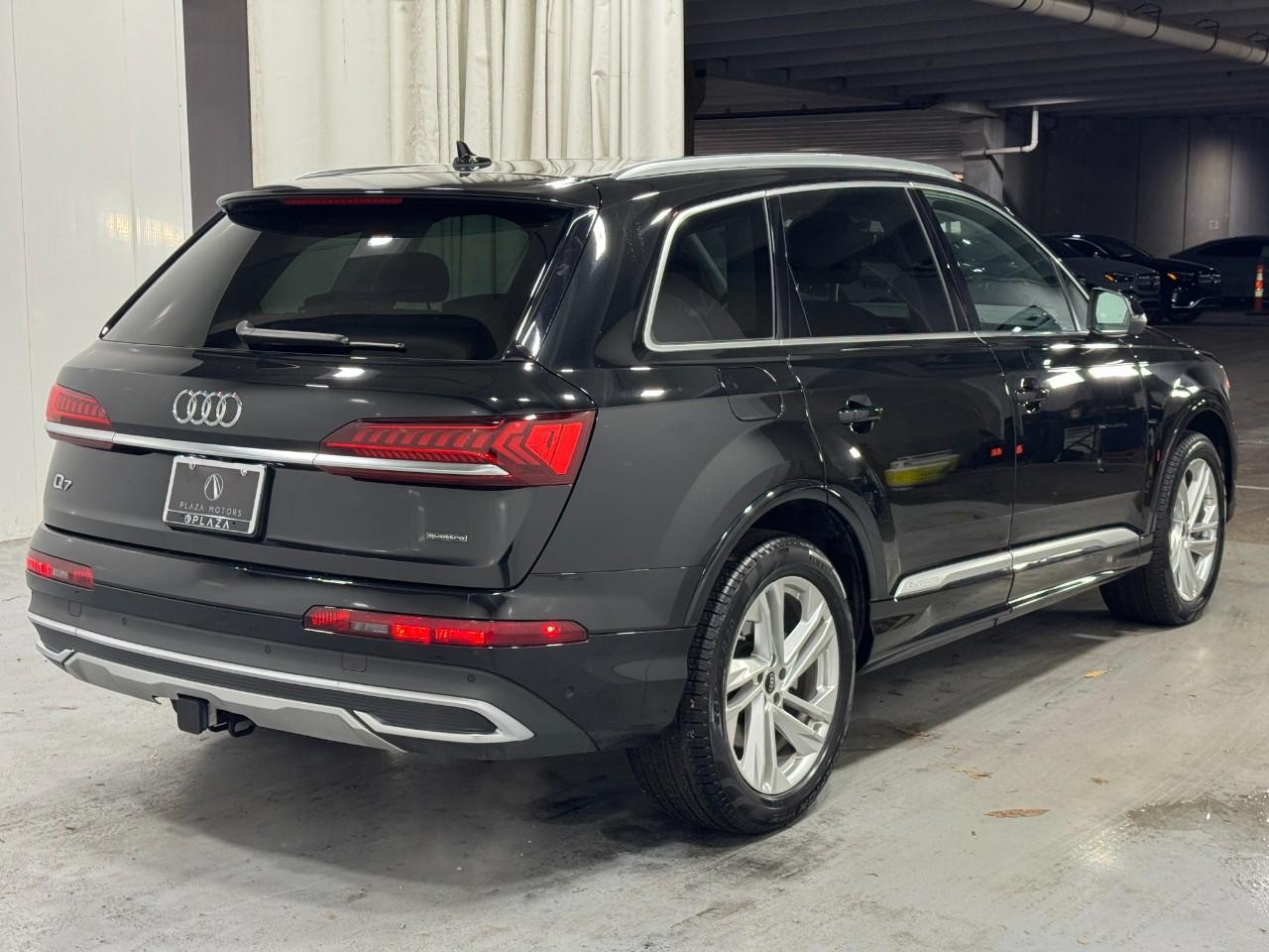 Audi Q7 Vehicle Full-screen Gallery Image 6