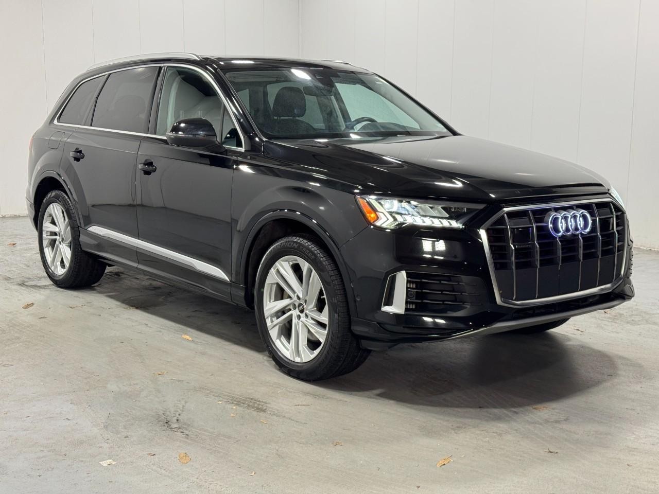 Audi Q7 Vehicle Full-screen Gallery Image 8