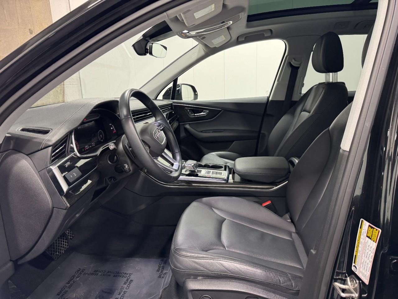 Audi Q7 Vehicle Full-screen Gallery Image 10