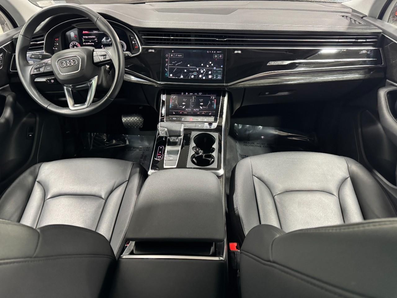 Audi Q7 Vehicle Full-screen Gallery Image 15