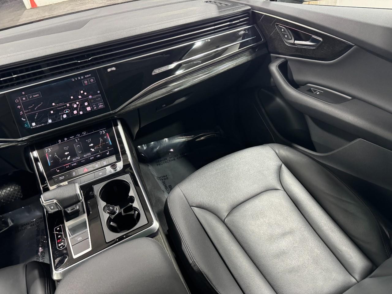 Audi Q7 Vehicle Full-screen Gallery Image 19