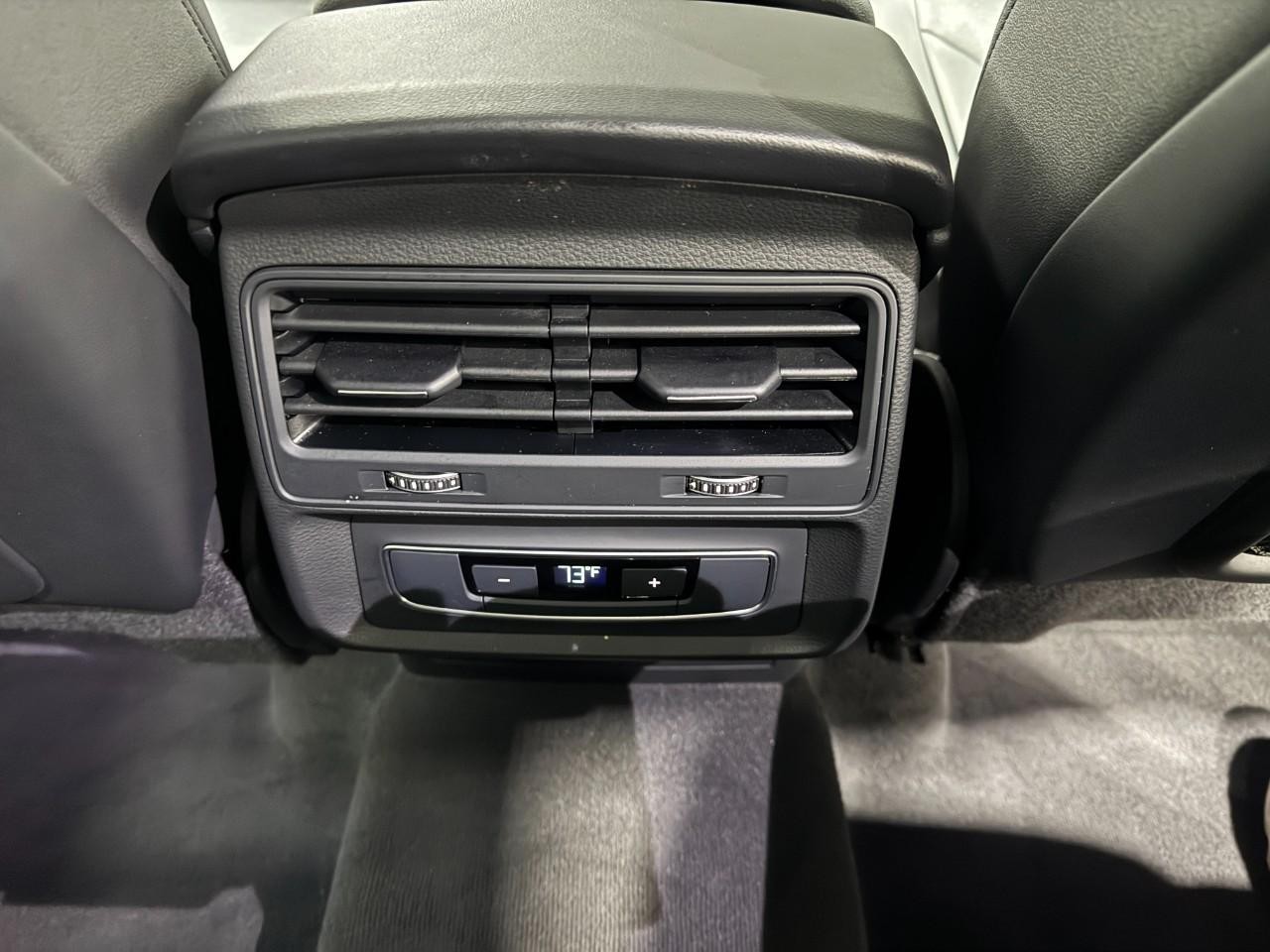 Audi Q7 Vehicle Full-screen Gallery Image 20