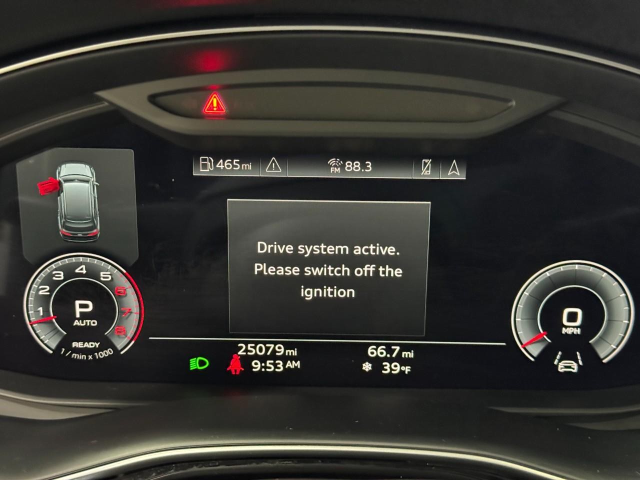 Audi Q7 Vehicle Full-screen Gallery Image 24