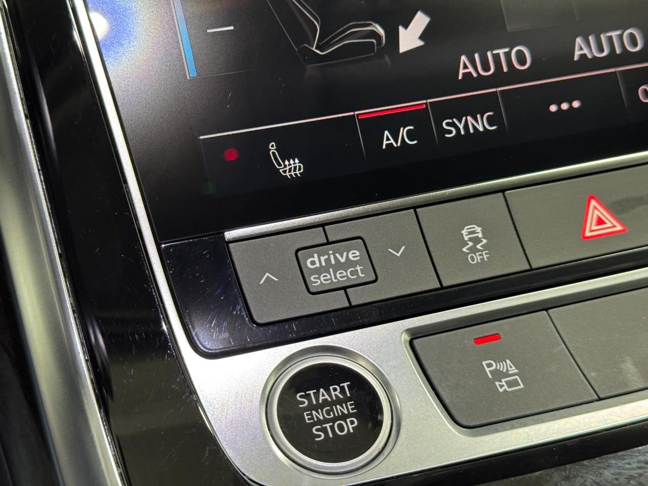 Audi Q7 Vehicle Full-screen Gallery Image 27