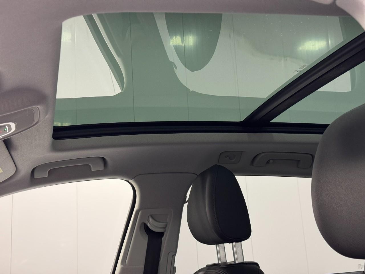 Audi Q7 Vehicle Full-screen Gallery Image 31