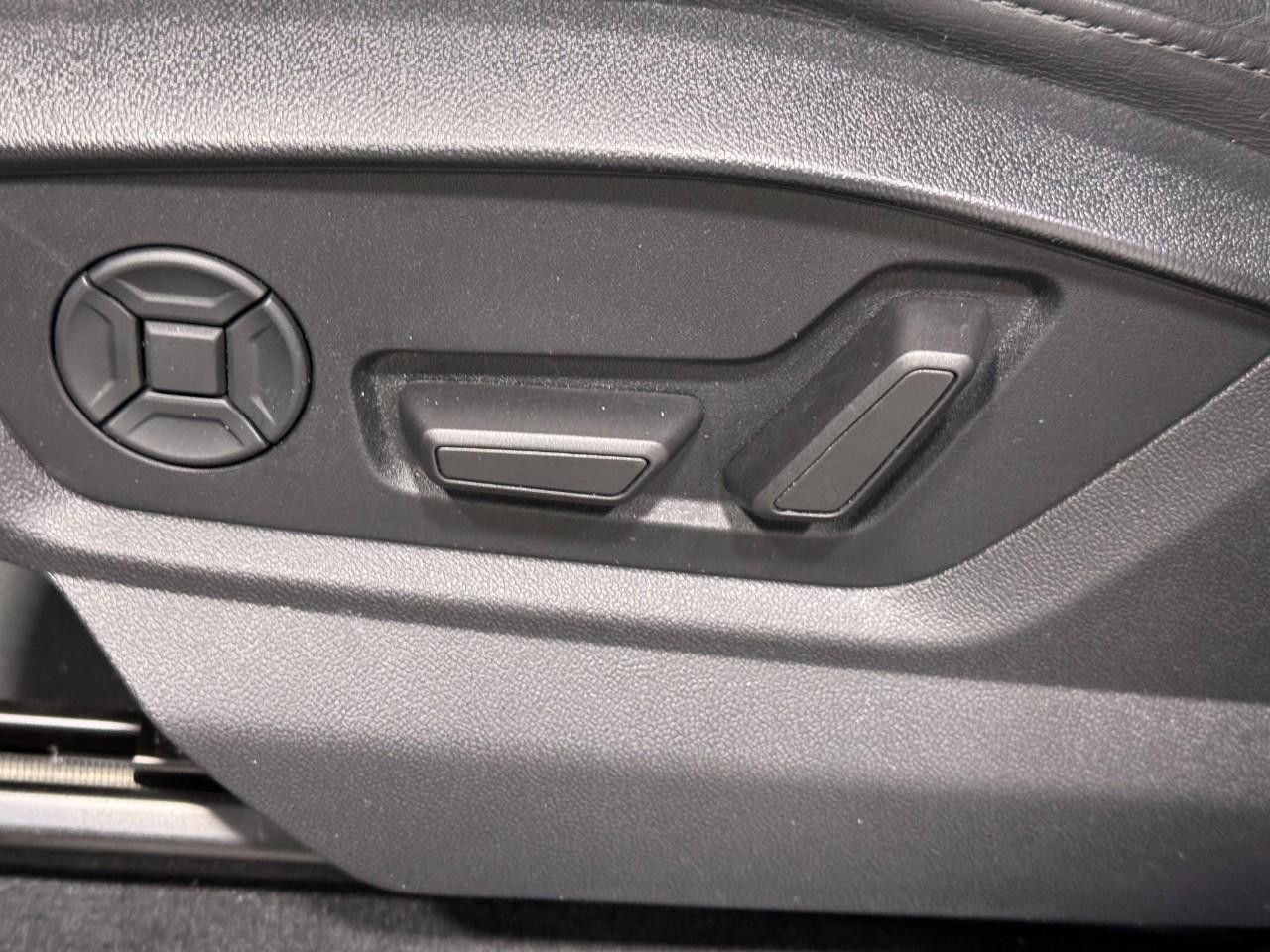 Audi Q7 Vehicle Full-screen Gallery Image 32