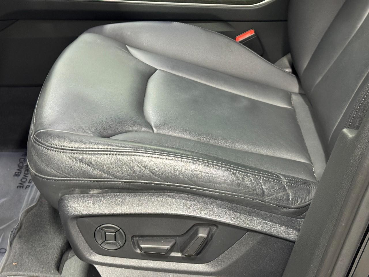 Audi Q7 Vehicle Full-screen Gallery Image 33