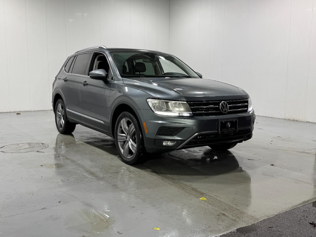Volkswagen Tiguan Vehicle Full-screen Gallery Image 6