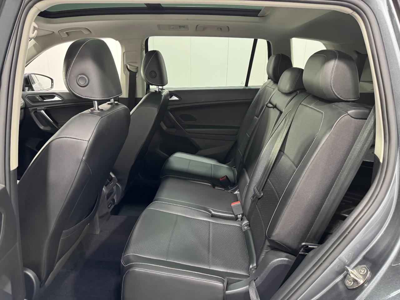 Volkswagen Tiguan Vehicle Full-screen Gallery Image 8