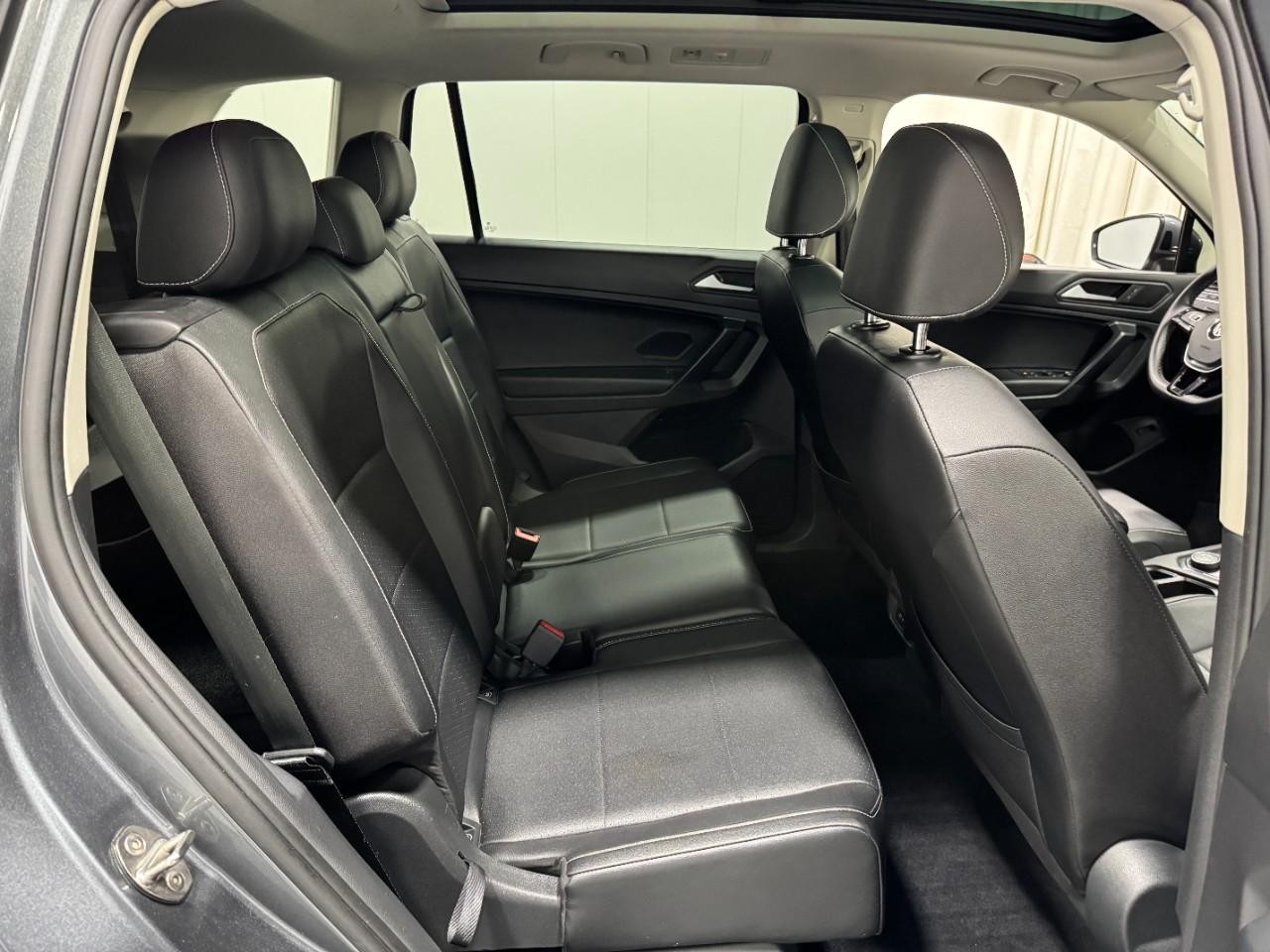 Volkswagen Tiguan Vehicle Full-screen Gallery Image 10