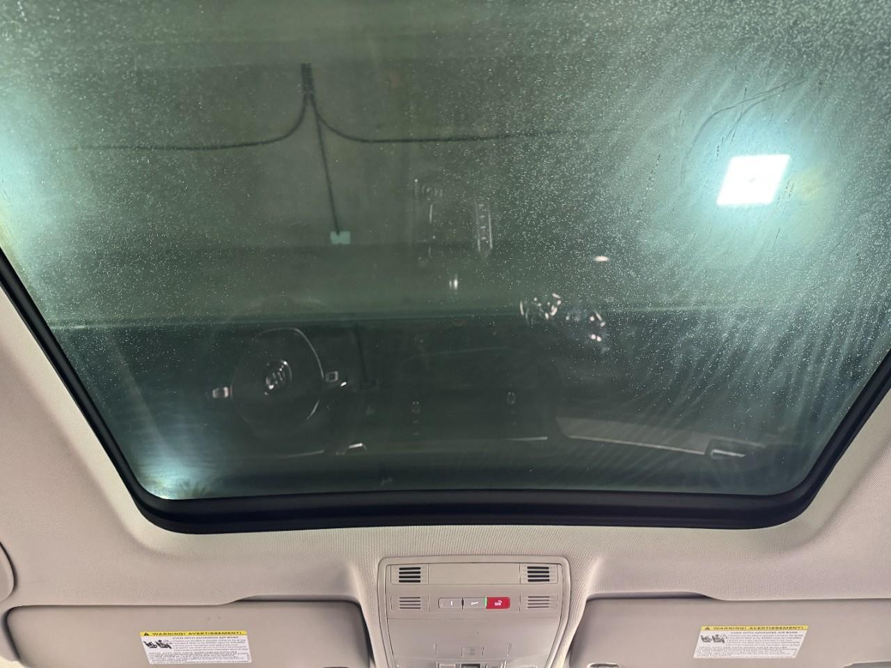 Volkswagen Tiguan Vehicle Full-screen Gallery Image 11