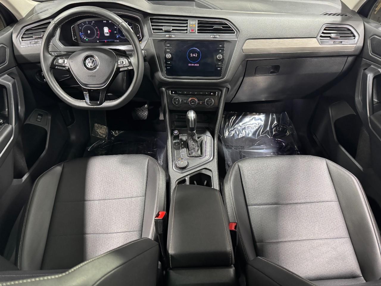 Volkswagen Tiguan Vehicle Full-screen Gallery Image 12